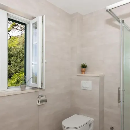 Beautiful New 3-bedroom House, Near Cavtat,parking Villa