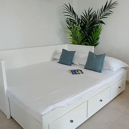 Beautiful New 3-bedroom House, Near Cavtat,parking Villa *