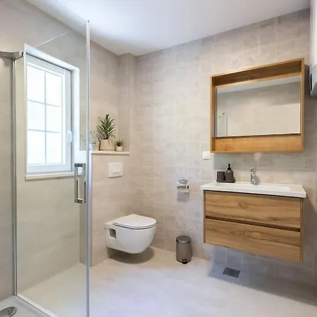 Beautiful New 3-bedroom House, Near Cavtat,parking Villa *
