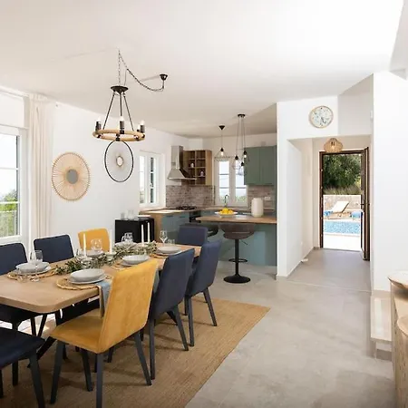 Beautiful New 3-bedroom House, Near Cavtat,parking *