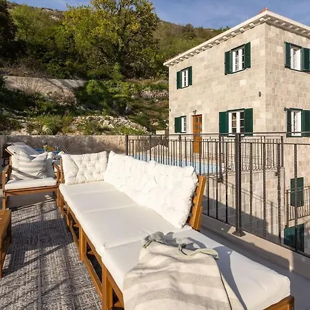 Villa Beautiful New 3-bedroom House, Near Cavtat,parking