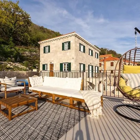 Beautiful New 3-bedroom House, Near Cavtat,parking