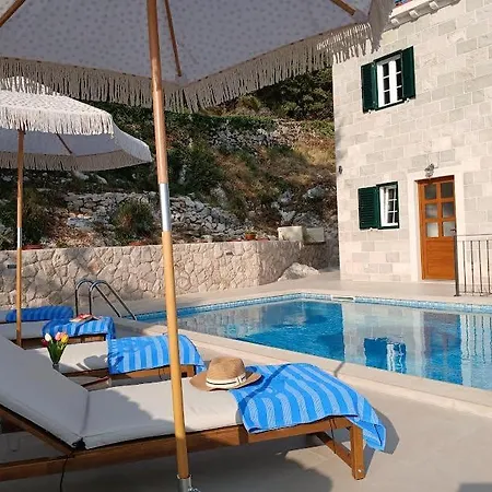 Beautiful New 3-bedroom House, Near Cavtat,parking *