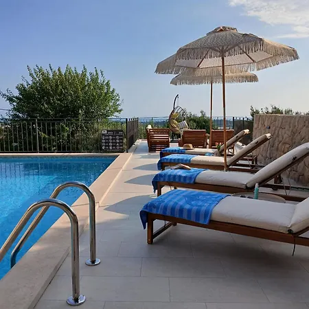Beautiful New 3-bedroom House, Near Cavtat,parking