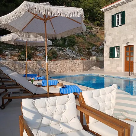 Beautiful New 3-bedroom House, Near Cavtat,parking Villa *