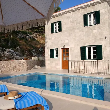 Beautiful New 3-bedroom House, Near Cavtat,parking *