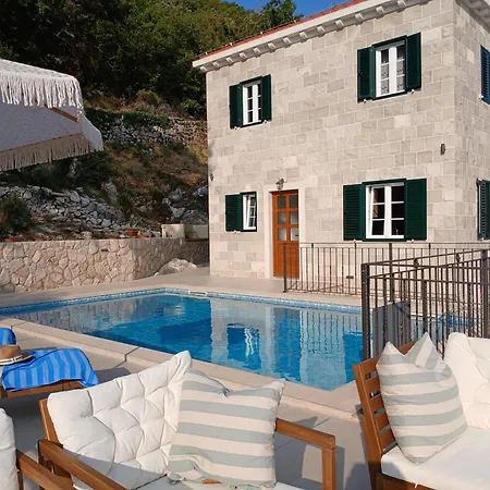 Beautiful New 3-bedroom House, Near Cavtat,parking Cavtat