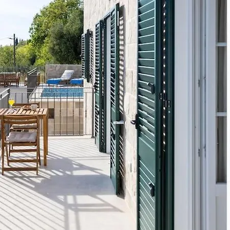 Beautiful New 3-bedroom House, Near Cavtat,parking Cavtat